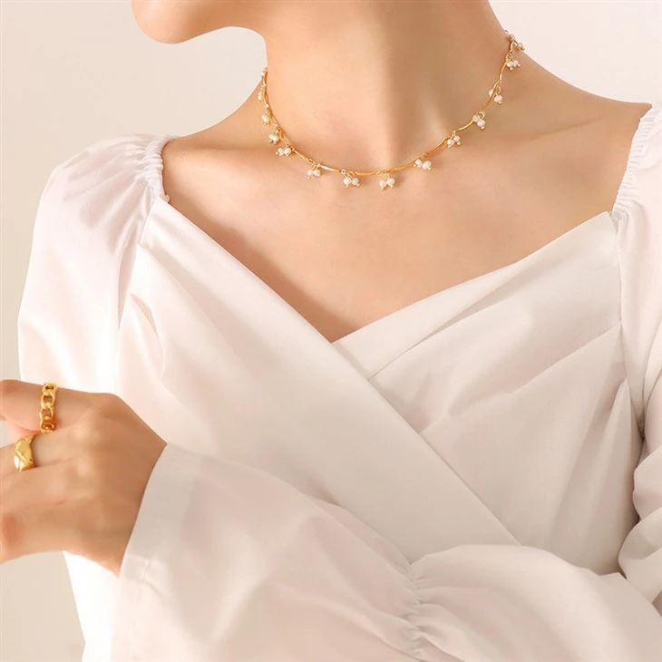 Dainty Pearl Neck Collar